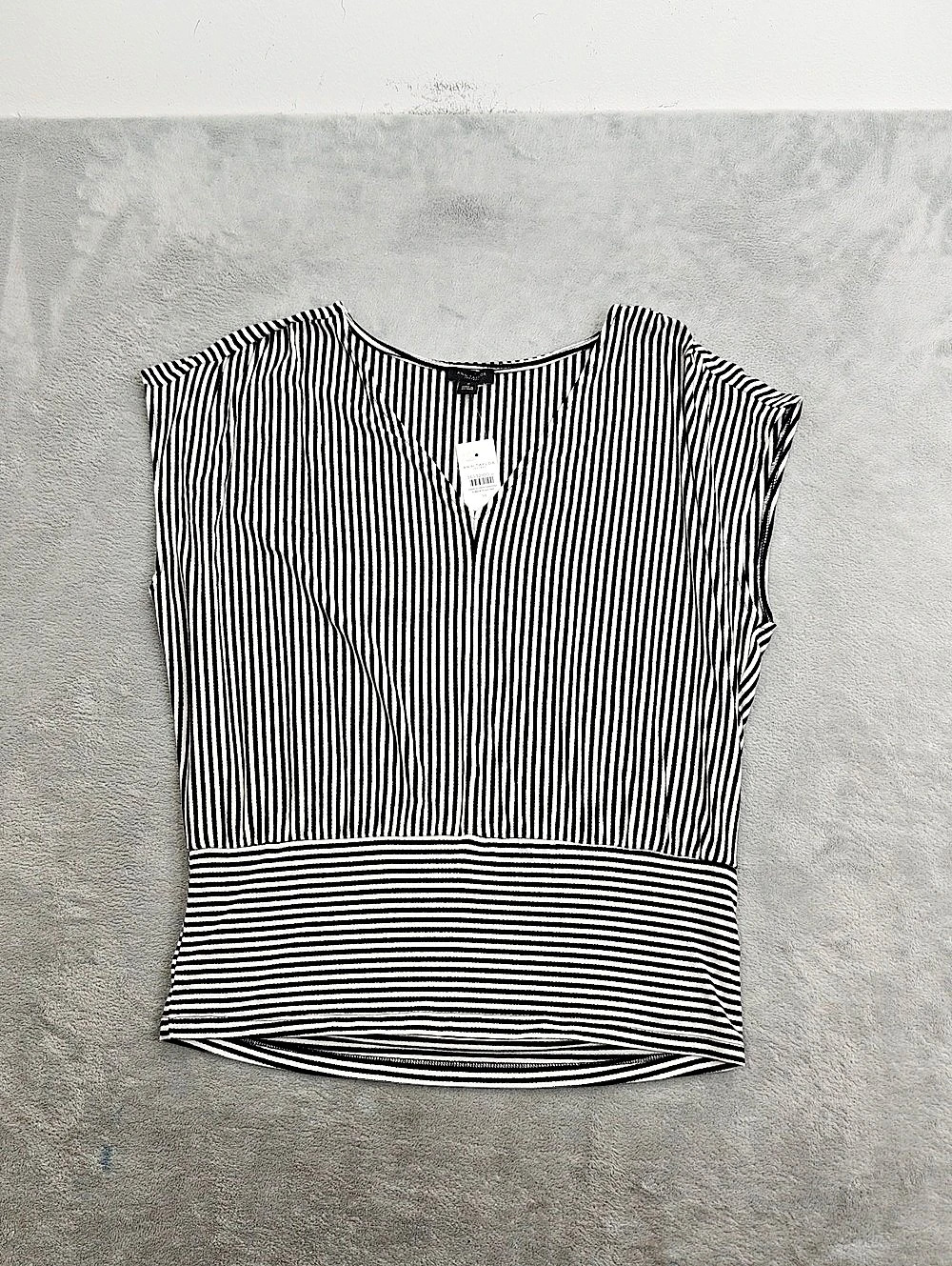 Ann Taylor Factory Striped Rayon Blouse in Black & White Size Medium